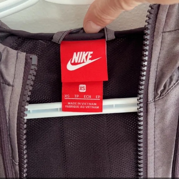 Nike Two-Toned Purple Windbreaker - Picture 3 of 3